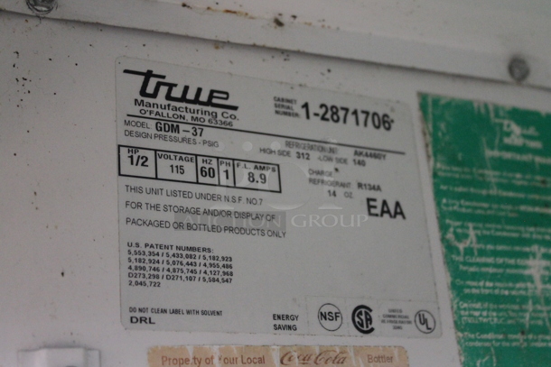 True GDM-37 Metal Commercial 2 Door Reach In Cooler Merchandiser w/ Poly Coated Racks. 115 Volts, 1 Phase. Tested and Working! - Image 6 of 8