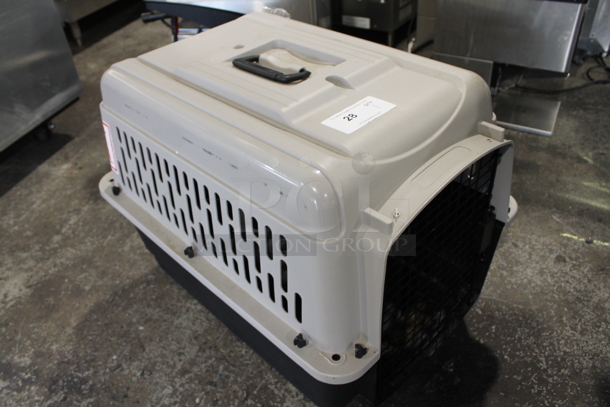 Gray and Black Poly Small Animal Carrier Cage. - Image 3 of 7