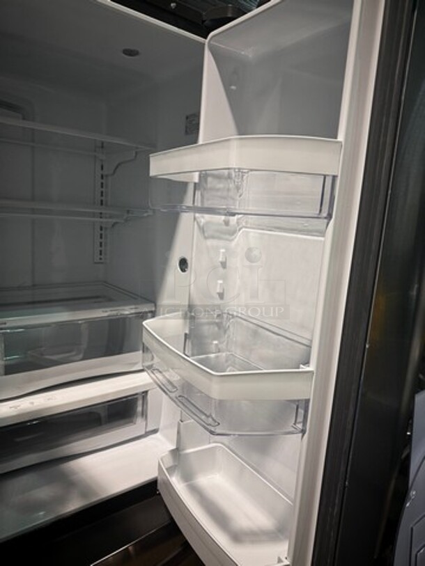 GE 36" Top/Bottom Stainless Steel Residential Refrigerator. Excellent condition , like new! 70" H x 36" W x 27" D - Image 5 of 6