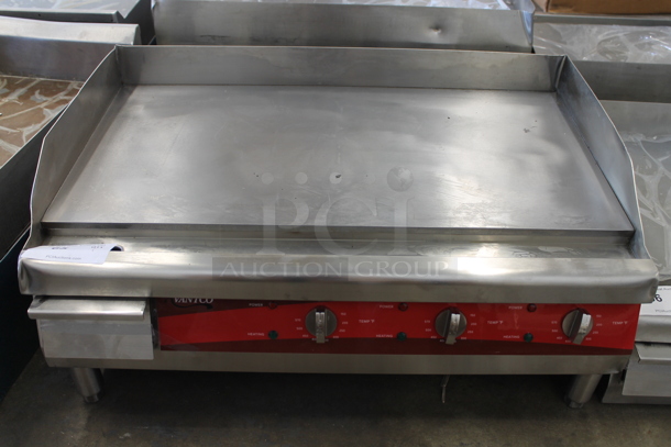 BRAND NEW SCRATCH AND DENT! Avantco 177EG30N Stainless Steel Commercial Countertop Electric Powered Flat Top Griddle w/ Thermostatic Controls. 208/240 Volts, 1 Phase. - Image 1 of 4