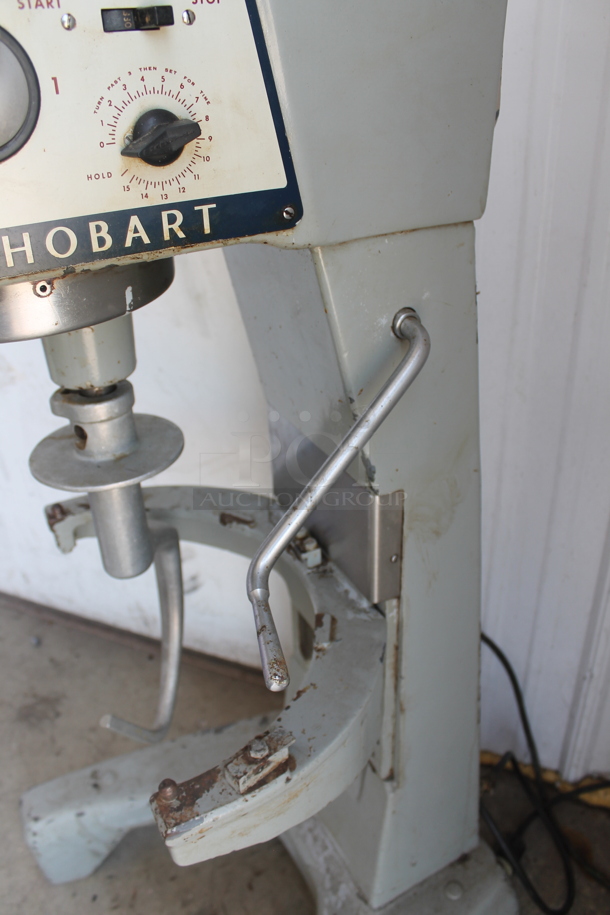 Hobart D-300T Metal Commercial Floor Style 30 Quart Planetary Dough Mixer w/ Dough Hook Attachment. 115 Volts, 1 Phase. Tested and Working! - Image 8 of 10