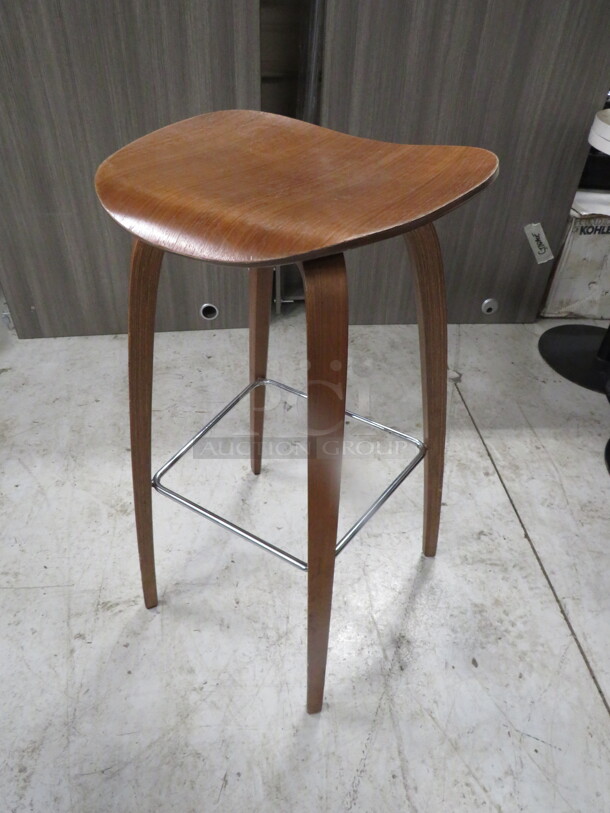 Wooden Bar Stool With A Chrome Footrest. 2XBID - Image 2 of 2
