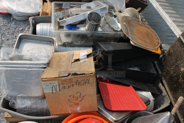 ALL ONE MONEY! Lot of Steamer Basket, Steel Drop In Bins, Colander, Plastic Lids, Wood Pallet AND MORE!  - Image 4 of 6