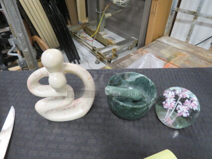 One Lot Of Decor.