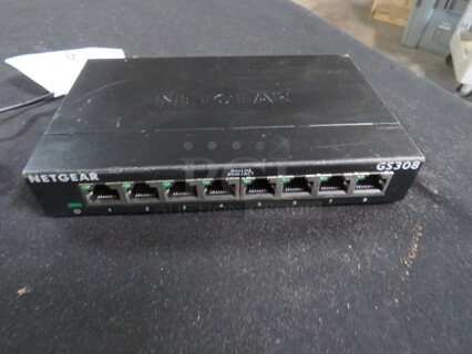 One Net Gear GS308.