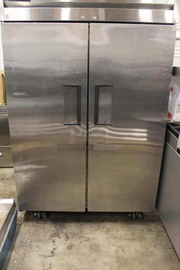 2015 True TG2R-2S Stainless Steel Commercial 2 Door Reach In Cooler w/ Poly Coated Racks on Commercial Casters. 115 Volts, 1 Phase. Tested and Working! - Image 3 of 7