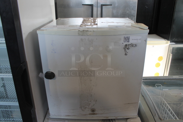 EdgeStar CMF151L White Metal Mini Freezer. 115 Volts, 1 Phase. Tested and Powers On But Does Not Get Cold - Image 1 of 5
