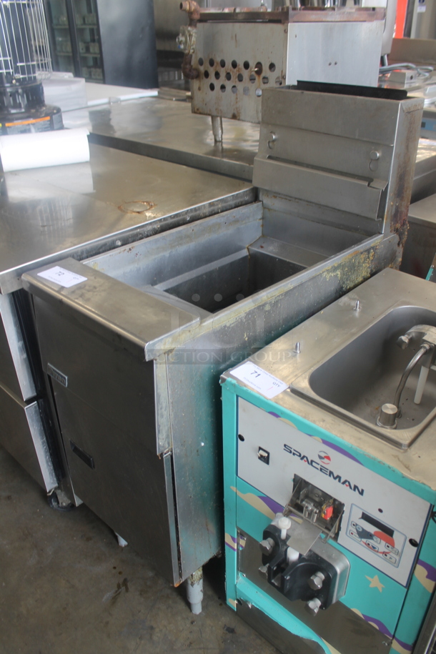 2012 Pitco Frialator SG14 Stainless Steel Commercial Floor Style Natural Gas Powered Deep Fat Fryer on Commercial Casters. 110,000 BTU. - Image 3 of 6