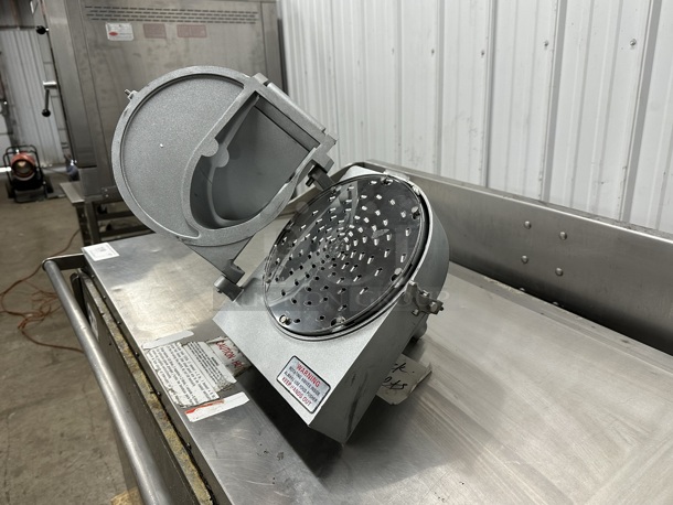 LIKE NEW! Metal Commercial Pelican Head w/ Shredding Blade and S Blade. - Image 8 of 9