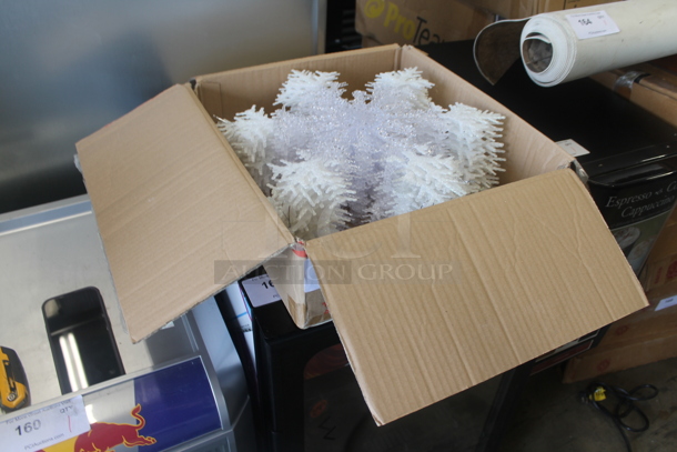 ALL ONE MONEY! Lot of Decorative Snowflakes - Image 2 of 5