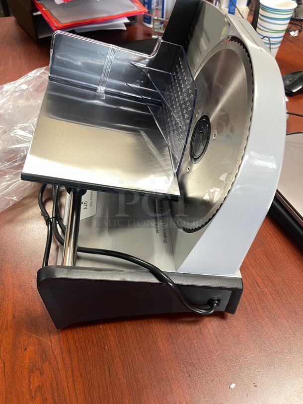 New In A Box! ZOKOP SL524 110V/150W 7.5 inch Semi-automatic Gear/Belt Cutter Electric Food Slicer Meat Commercial Steel Cheese Cut Tested and Working!  - Image 4 of 7