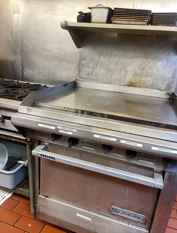 Working! Garland M47R Master Series Natural Gas 34 inch Commercial Griddle with Standard Oven - 139,000 BTU - Image 3 of 8