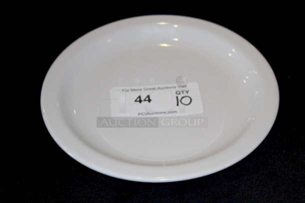 BEAUTIFUL! Crestware China CM46 Dover, 10 1/4" Plate, Bone white.
10x your Bid 
 - Image 1 of 2