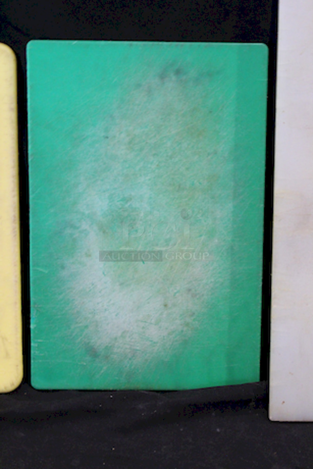 Cutting Boards With Holder. 4x Your Bid Yellow and Green Boards are 18x12-1/2 White Board is Approx. 24x10 - Image 2 of 6