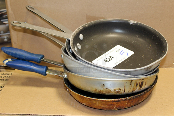 AWESOME VALUE! Browne 5813828 8" Non-Stick Aluminum Frying Pan w/ Solid Silicone Handle. 5x your Bid - Image 1 of 4
