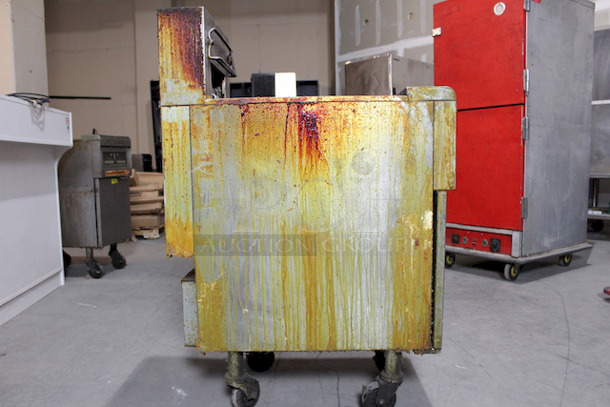 AMAZING! Frymaster RE1175C, 50lbs Vat On Commercial Casters. 208v/3ph/60hz 3 Wire. 155⁄8 in. W x 31 in. D x 453⁄8 in. H In Working Order. - Image 8 of 10