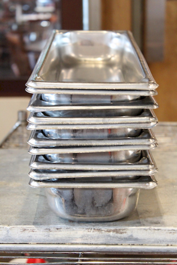 SWEET! Vollrath 30522 Super Pan V® 1/2 Size Long 2 1/2" Deep Anti-Jam Stainless Steel Steam Table / Hotel Pan - 22 Gauge.
21x6-1/2x2-1/2
10x Your Bid
 - Image 3 of 5