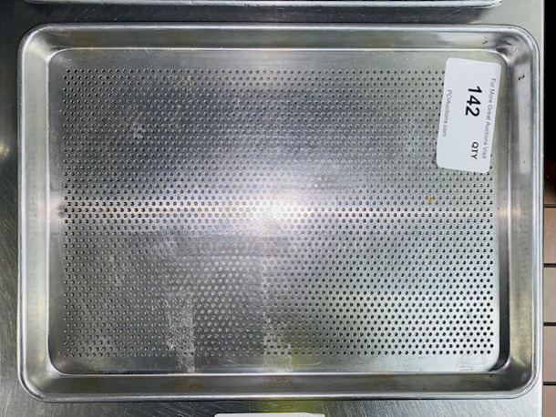 LIKE NEW!! 10/10 Condition 18x13 Perforated Sheet Pan.
18x13x1
 - Image 1 of 2
