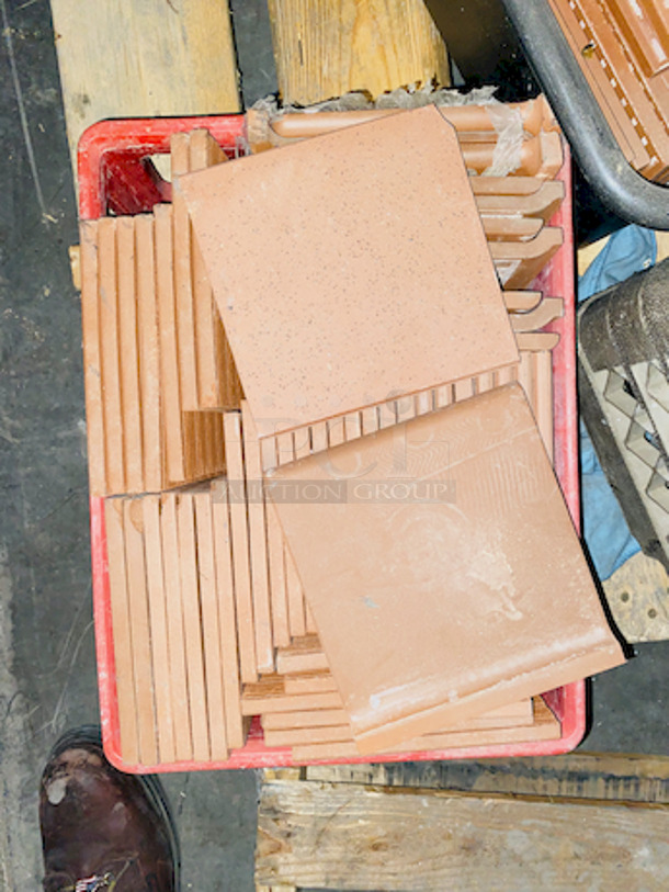 Pallet of Red Ceramic Kitchen Tiles, Adjustable Glass Rack, Nozzles. - Image 4 of 5