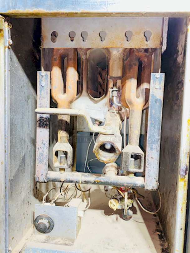 TRIPLE THREAT! Natural Gas 40 lb. Tube Fired Fryers. 2 Imperials, 1 DCS  - 105,000 BTU

3x Your Bid

Width	15 1/2 Inches
Depth	30 1/2 Inches
Height	45 3/4 Inches - Image 7 of 11