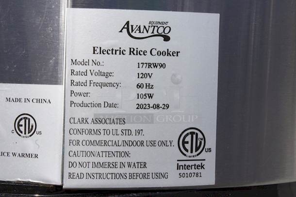 BRAND NEW SCRATCH AND DENT! Avantco RC3060 60 Cup (30 Cup Raw) Electric Rice Cooker / Warmer - 120V, 1750W - Image 2 of 6