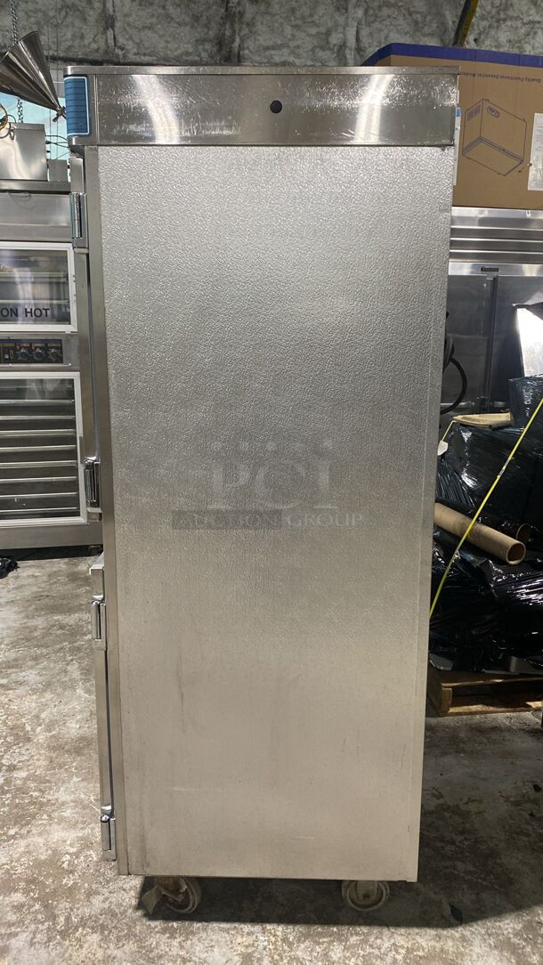 Alto-Shaam 1000-UP Halo Heat® 16-Pan Holding Cabinet, 120V
 - Image 3 of 7