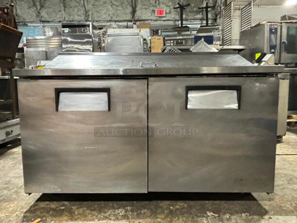 True TSSU-60-16-DS-ST-HC 60" Sandwich/Salad Prep Table w/ Refrigerated Base, 115v
 - Image 4 of 5