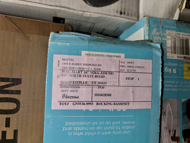 Fisher-Price GNW36-9993 Rock With Me
Bassinet™. 2x Your Bid 
 - Image 3 of 3