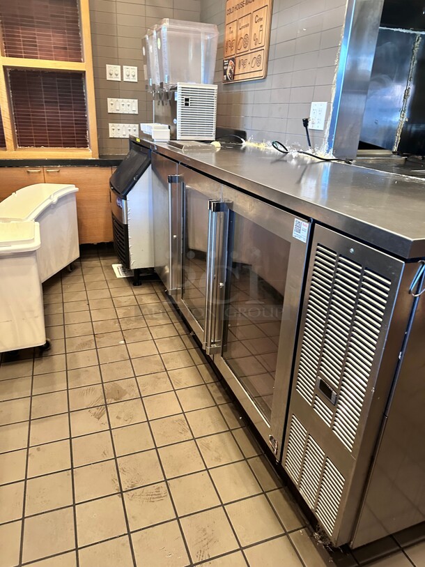 Late Model Perlick BBS84-RMT 84 inch Back Bar Refrigerator - 3 Swinging Doors, Two Galss and One Stainless, 120v Tested and Working - Image 3 of 9