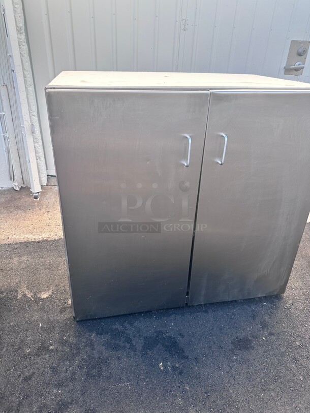Commercial Heavy Duty Stainless Steel and Wood Cabinet 36x25x335