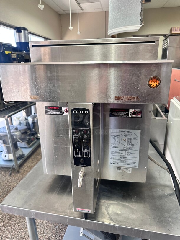 Excellent Condition Fetco CBS-2232  Twin Coffee Brewer  120/240V, 3500-4600W Tested and Working - Image 2 of 6