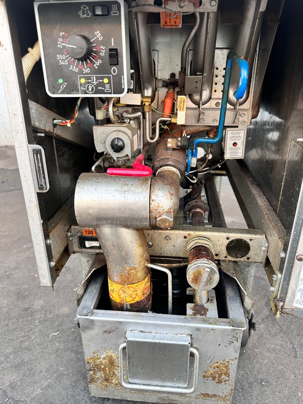 Pitco SFSSh55R Solstice High Power 50 lb Gas Fryer With Filtration System - Image 6 of 10