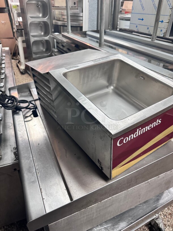 Working APW RTR-4 Refrigerated Topping Rail w/ (4) Sixth-Size Pans & Covers, Stainless 115 Volt NSF - Image 9 of 10