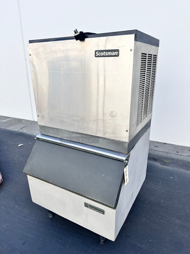 Working Scotsman CME256AS 300 Lb Per Day Commercial Ice Machine With Ice Bin 115 Volt - Image 5 of 7