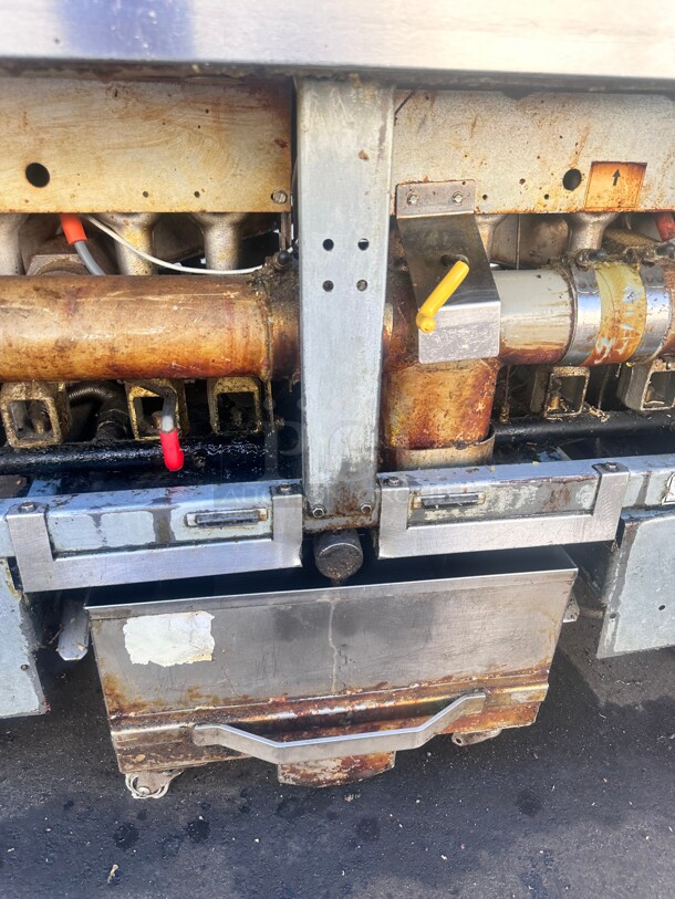 Late Model Frymaster SCFHD260G Gas Fryer - (2) 80 lb Vats, Floor Model, Natural Gas With Filtration System Working  - Image 6 of 9