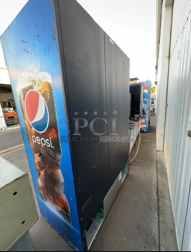 Excellent Condition QBD CD45-HC Two Sliding Glass Door Refrigerator 115 Volt Tested and Working! - Image 2 of 4