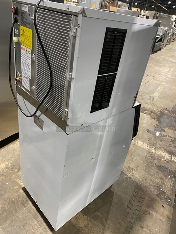 SWEET! LIKE NEW! Late Model 2023 Vevor Commercial Floor Style Ice-Making Machine! With Commercial Ice Bin Attached! All Stainless Steel! With Ice Scooper! On Legs! 115V! Model: LB440TA SN: D2371011972A040651! Working When Removed! - Image 4 of 10
