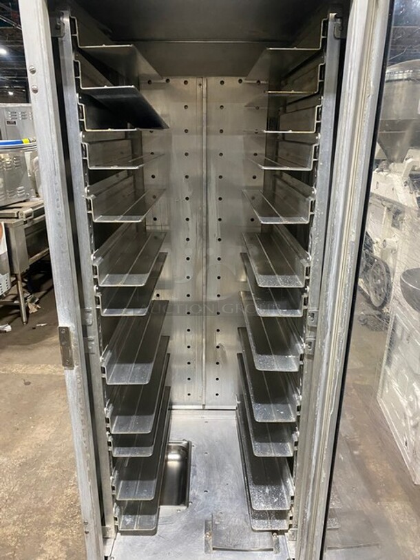 Metro Metal Commercial Single Door Warming Holding Cabinet on Commercial Casters! C175-HM2000 120V, 1PH 120V 1PH - Image 5 of 8