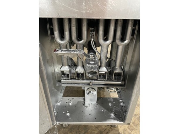 Cookline Commercial Natural Gas Powered 4 Burner Deep Fat Fryer! With Backsplash! With Two Frying Baskets! All Stainless Steel! On Legs! - Image 7 of 9