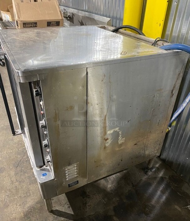 Blodgett Commercial Natural Gas Powered Convection Oven! With View Through Doors! Metal Oven Racks! On Legs! Working When Removed! - Image 2 of 8