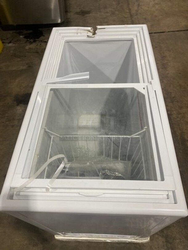 SCRATCH-N-DENT! LATE MODEL! Kelvinator Commercial Reach Down Chest Freezer! With Hinged Top Lid! Model: KCNF073WS SN: F738090 115V - Image 6 of 10