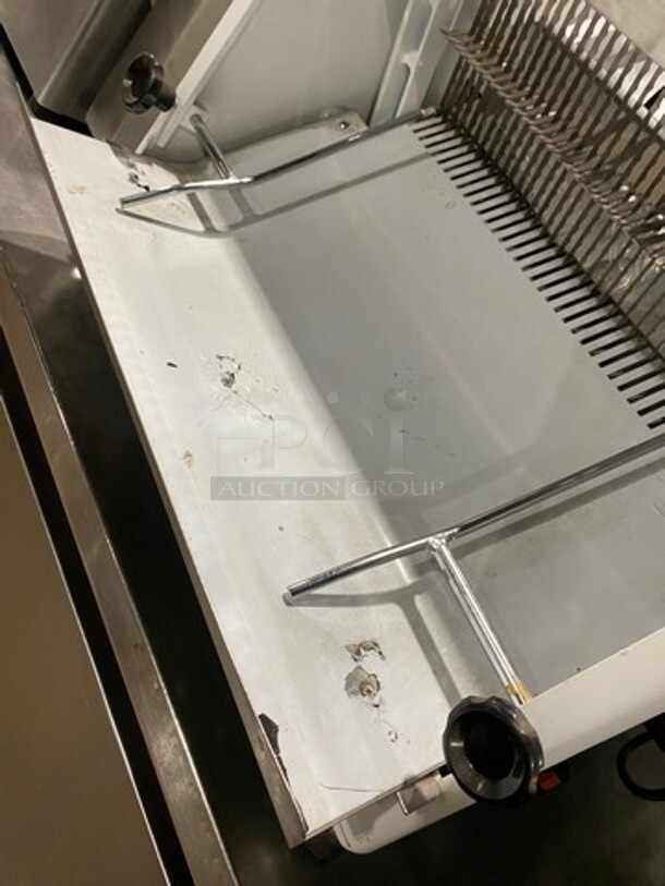 LATE MODEL! 2019 Two Thousand Commercial Countertop Bread Loaf Slicer! Model: TTD7B 110V 60HZ 1 Phase - Image 7 of 10