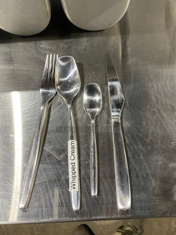 Gray Poly Silverware Bin With Spoons/Knifes! - Image 5 of 5