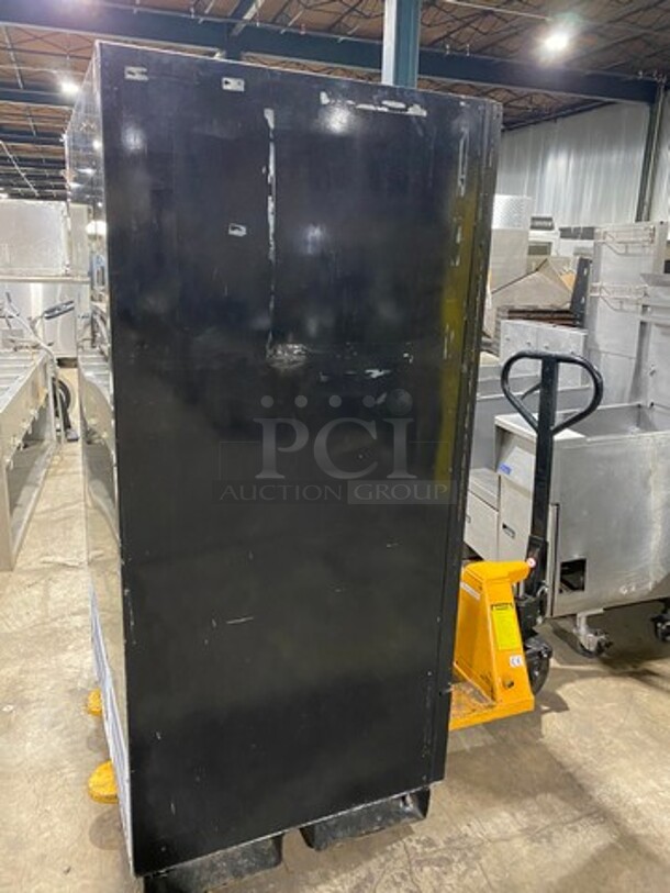 Dixie Narco Commercial Drink Vending Machine! With Bill And Coin Acceptor! Model: DN2054 SN: 4568 120V 60HZ 1 Phase - Image 4 of 11
