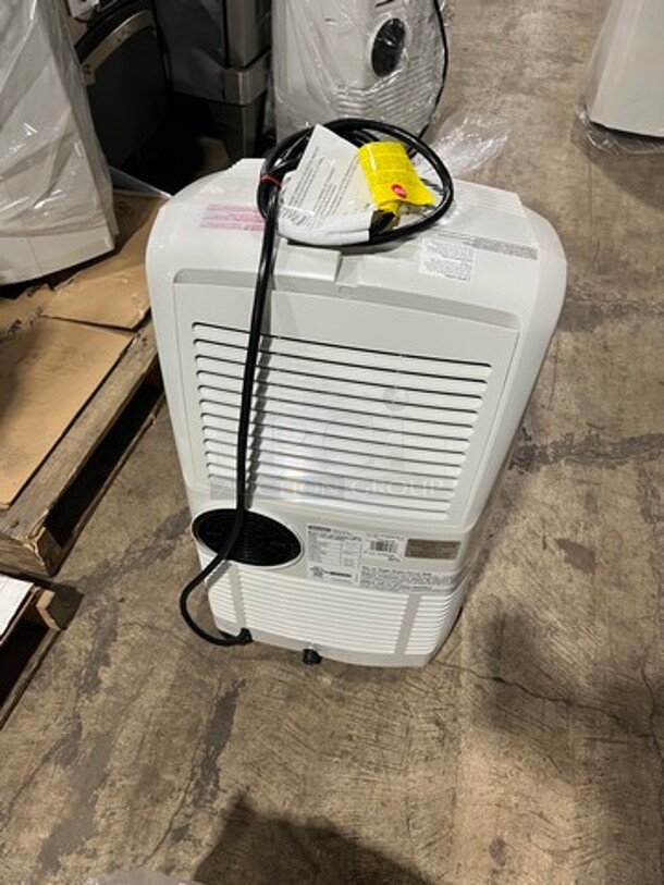 NEW! OUT OF THE BOX! SCRATCH-N-DENT! DeLonghi Portable Air Conditioner Unit! 400 Square Feet Room Capacity! Model: PACAN130HPE 115V - Image 5 of 6