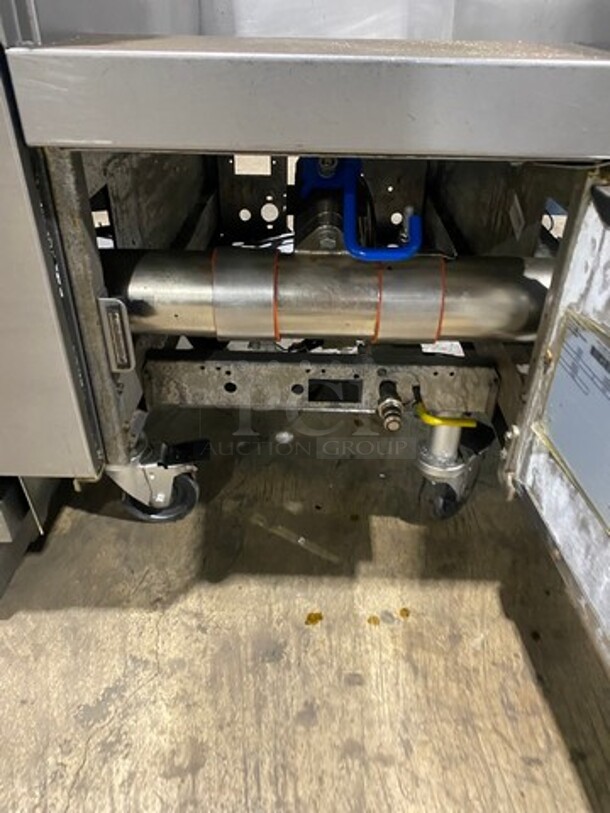 FAB! Pitco Frialator Commercial Natural Gas Powered 4 Bay Deep Fat Fryer! With Middle Fryer Basket Rack! With Oil Filter System! All Stainless Steel! On Casters! WORKING WHEN REMOVED! Model: SGH50 SN: G10HC034159 - Image 10 of 12