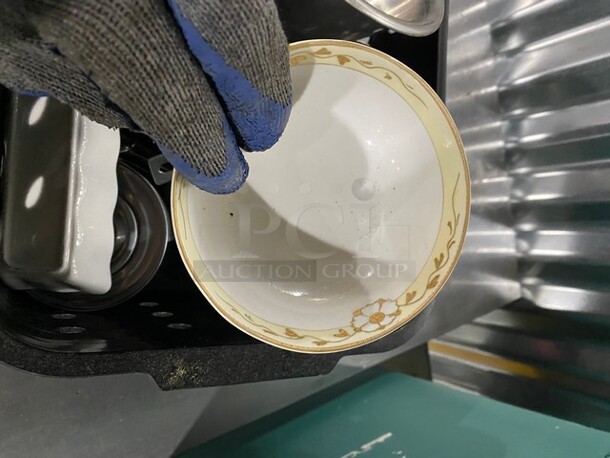 ALL ONE MONEY! Assorted Kitchen Utensils!  - Image 3 of 11