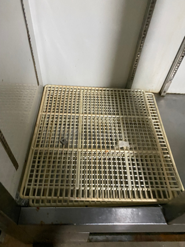 Leader Commercial 2 Door Refrigerator! With Poly Coated Racks! All Stainless Steel! Floor Style! Model: LS48RS/C SN: PT061466e 115V 60HZ 1 Phase - Image 6 of 9