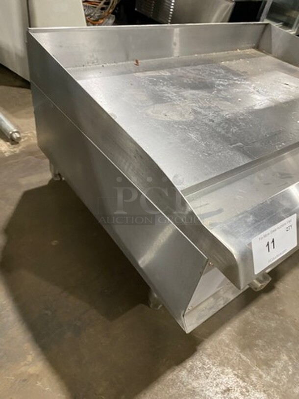 NEW! OUT OF THE BOX! CPG Commercial Countertop Natural Gas Powered Flat Top Griddle! With Back And Side Splashes! All Stainless Steel! On Small Legs! SN: 2108004582 - Image 4 of 8
