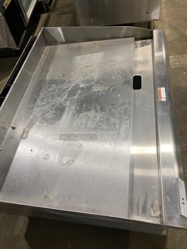 NEW! OUT OF THE BOX! CPG Commercial Countertop Natural Gas Powered Flat Top Griddle! With Back And Side Splashes! All Stainless Steel! On Small Legs! SN: 2108004582 - Image 5 of 8